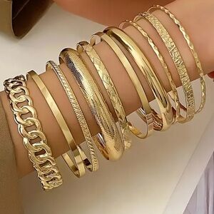 ‼️🔥🚨10pc Bracelet Set Fashion Design for Daily Wear & Perfect Gift💝